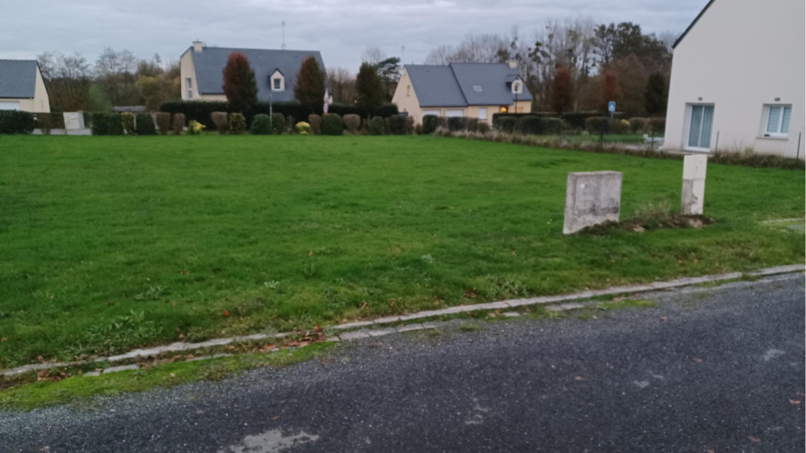 Terrain constructible de 306m2 à Saint-Symphorien/ image 1