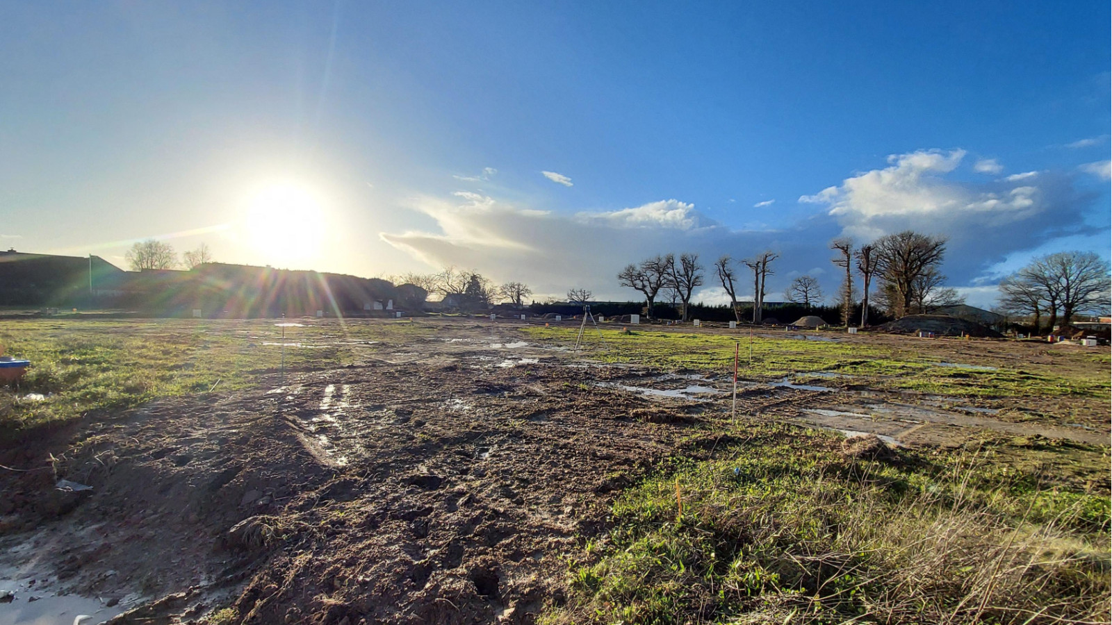 Terrain constructible de 282m2 à Javené/ image 1