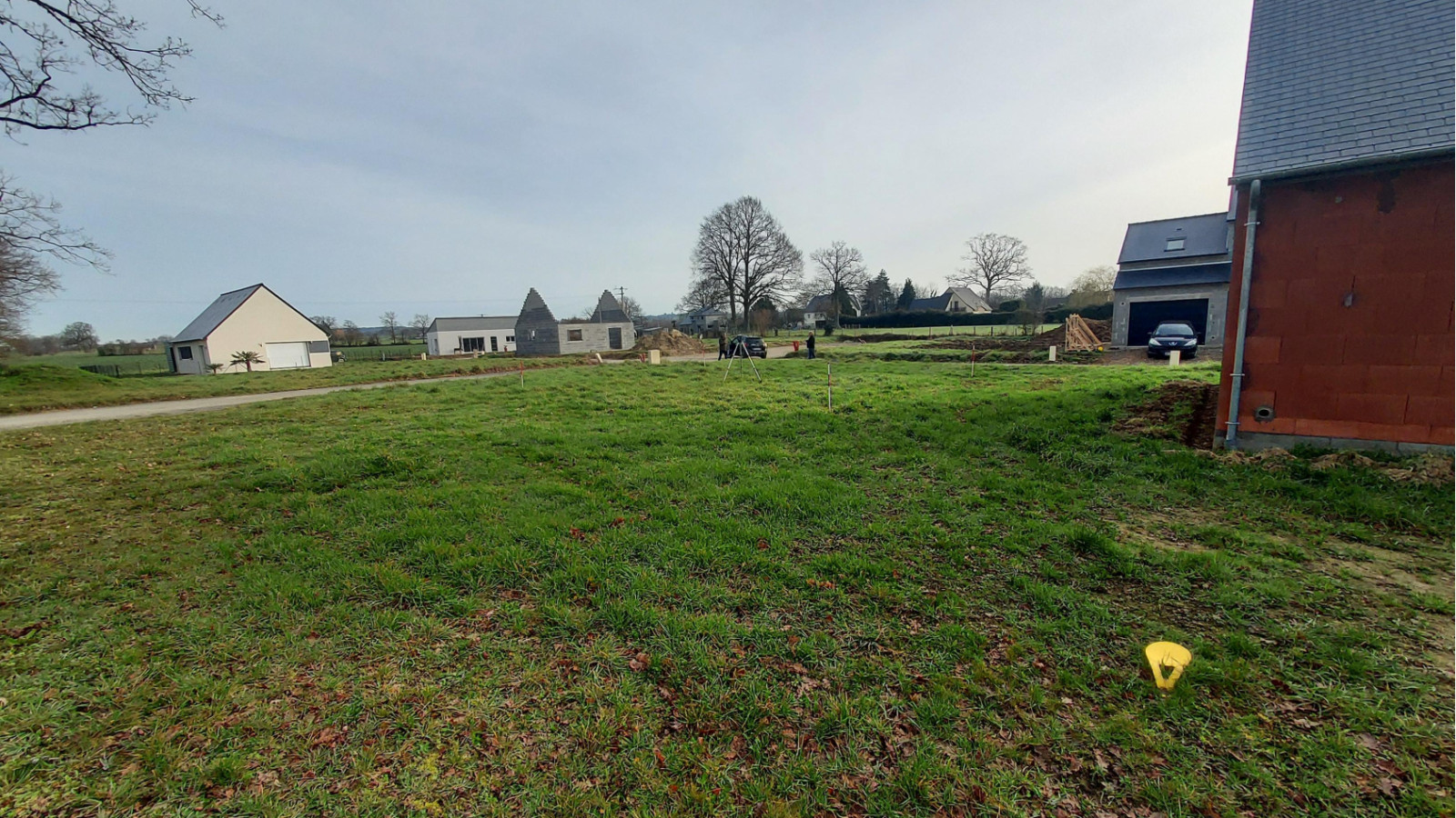 Terrain constructible de 336m2 à Saint-Aubin-d'Aubigné/ image 1