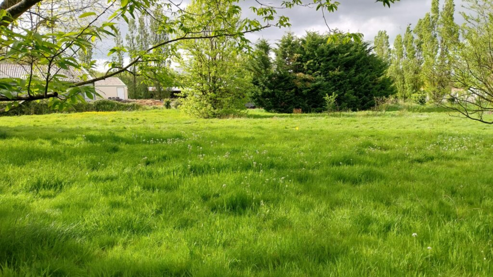 Terrain constructible de 1141m2 à Saint-Jean-d'Hermine/ image 1