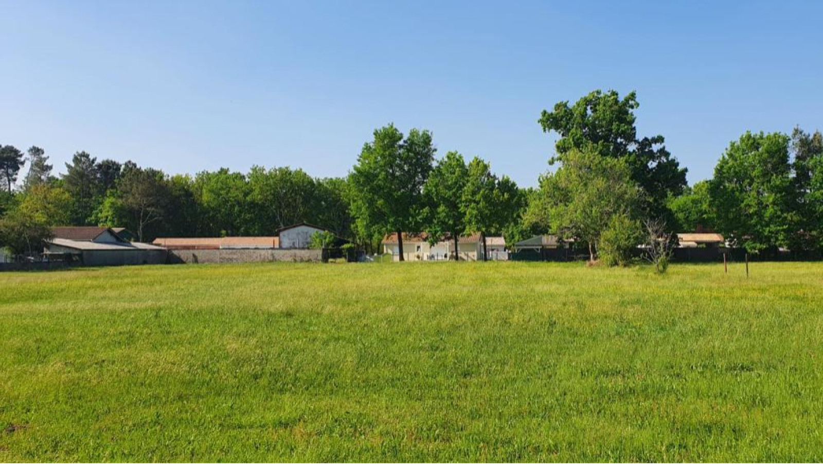 Terrain constructible de 1229m2 à Castillon-la-Bataille/ image 1