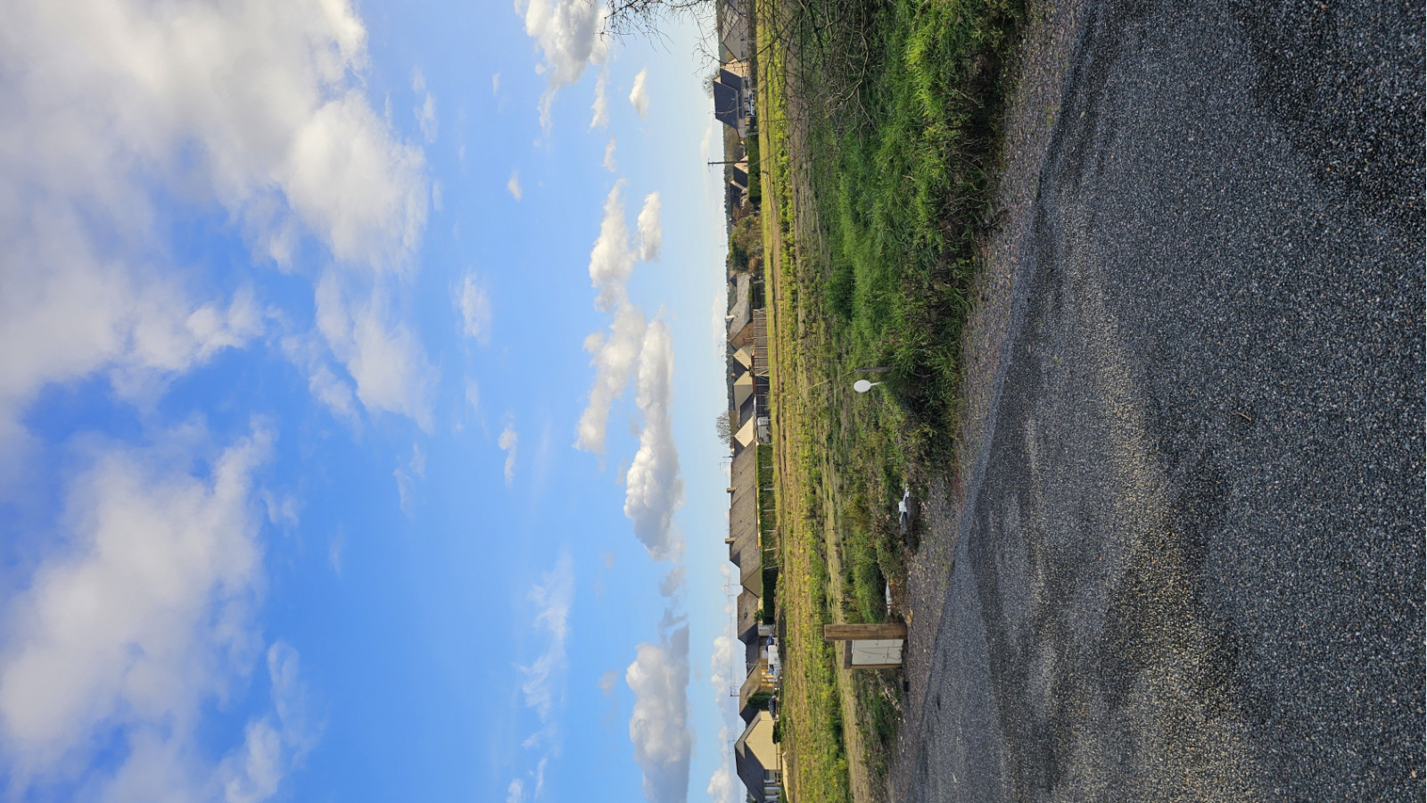 Terrain constructible de 318m2 à Vernantes/ image 1