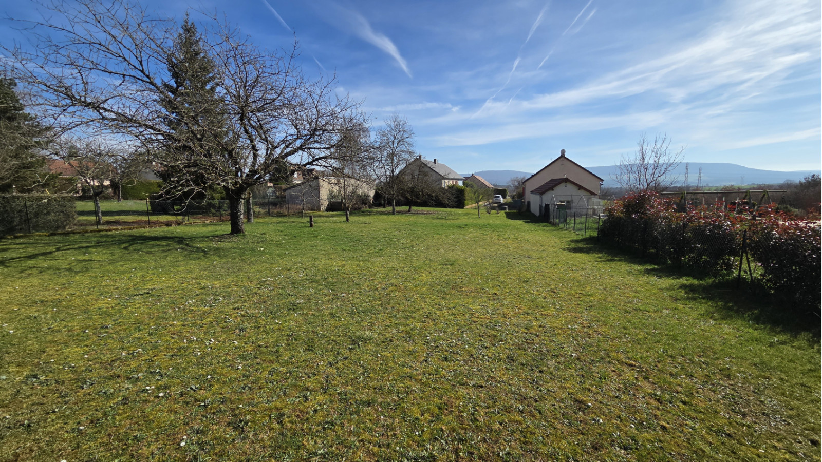 Terrain constructible de 1082m2 à Lantenay/ image 1