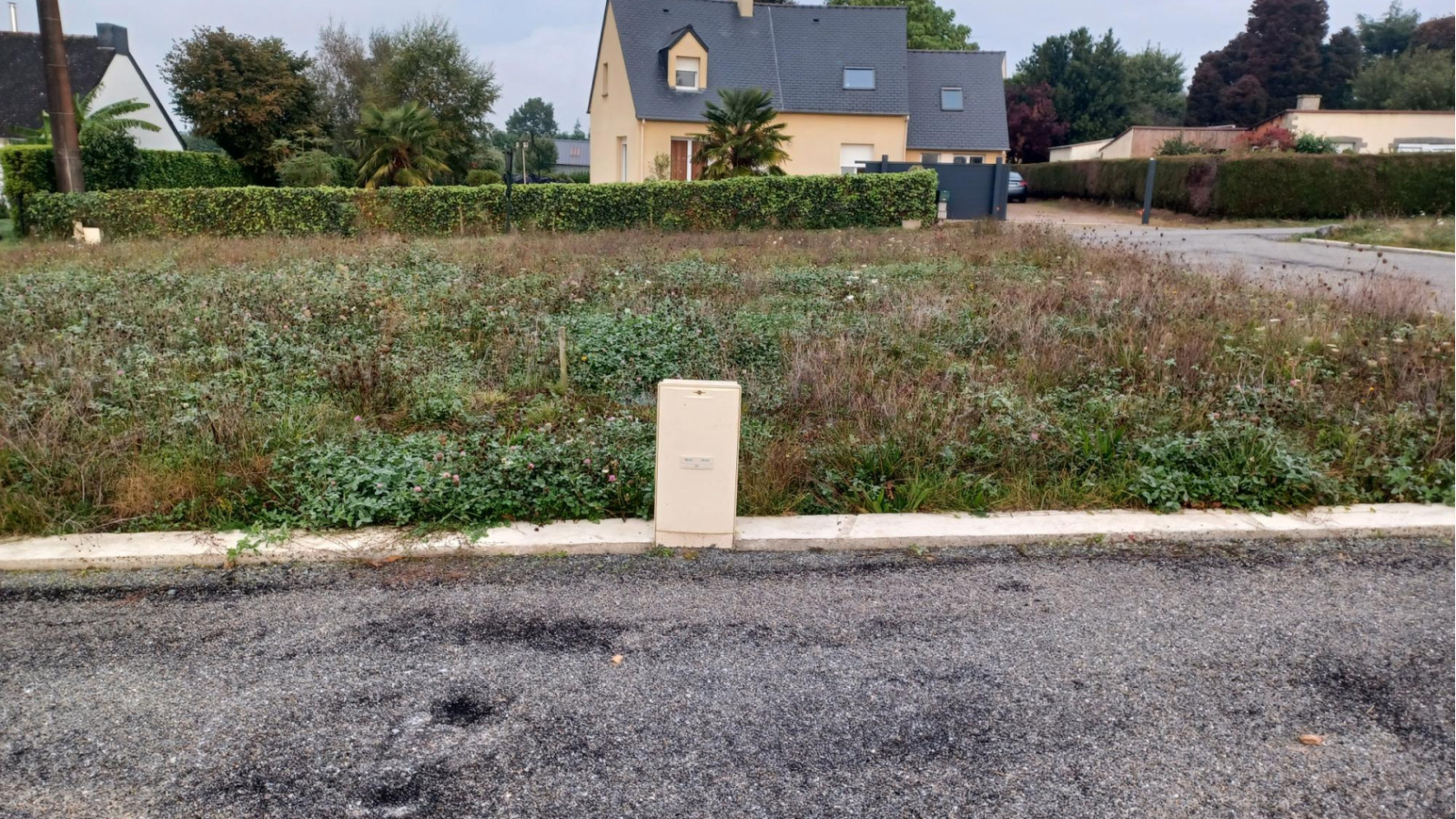 Terrain constructible de 332m2 à Saint-Aubin-des-Landes/ image 1