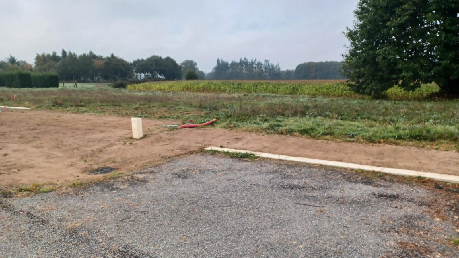 Terrain constructible de 460m2 à Gosné/ image 1
