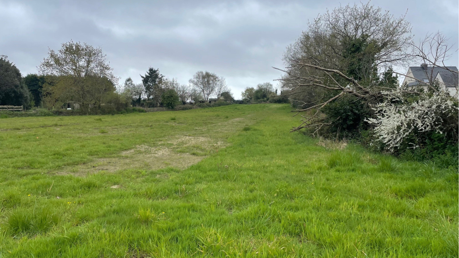 Terrain constructible de 374m2 à Erdeven/ image 1