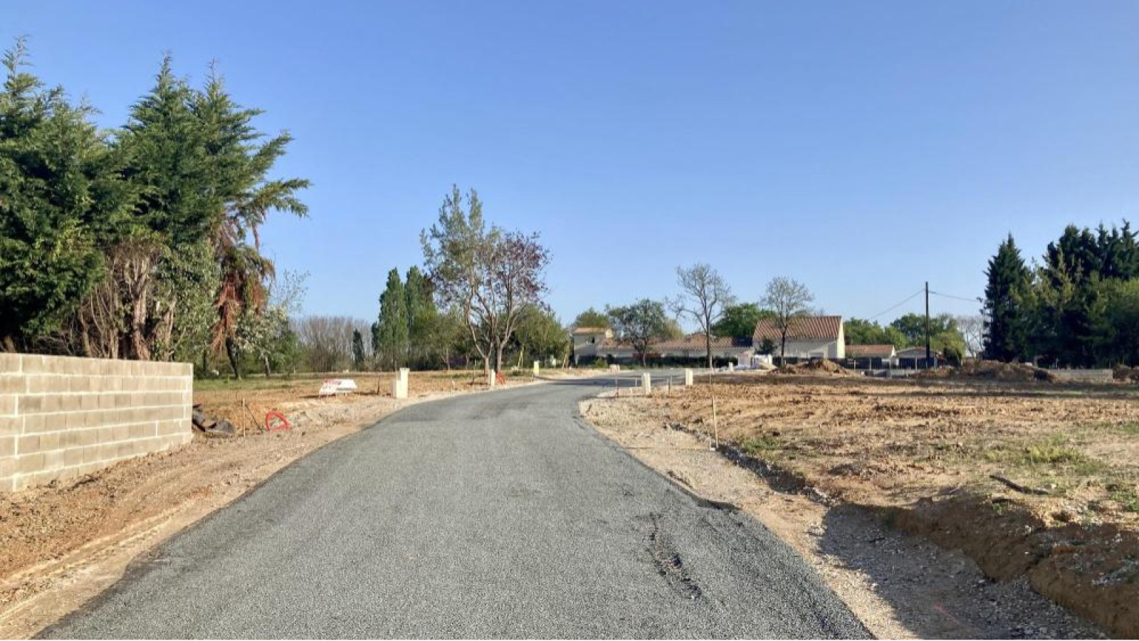 Terrain constructible de 420m2 à Créon/ image 1