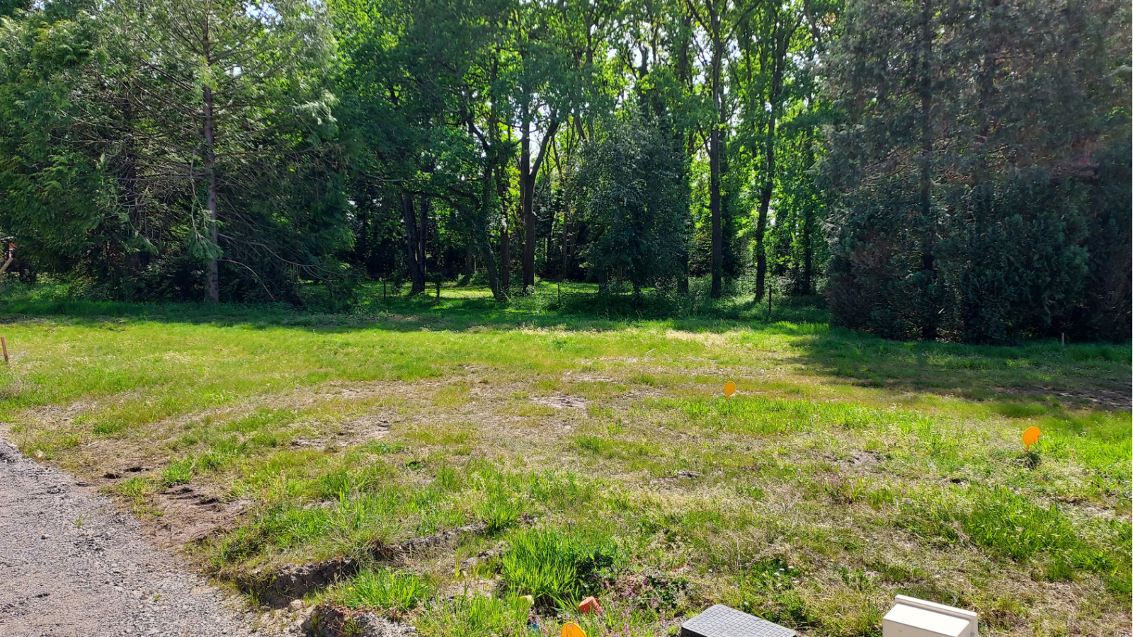 Terrain constructible de 259m2 à Feins/ image 1