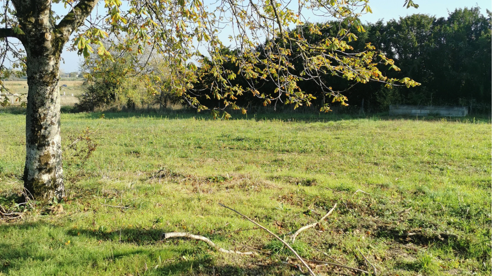Terrain constructible de 398m2 à Luynes/ image 1