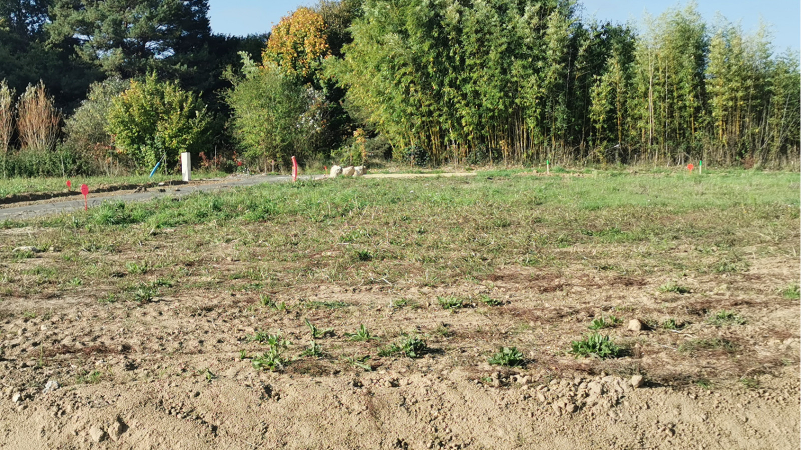 Terrain constructible de 289m2 à Luynes/ image 1