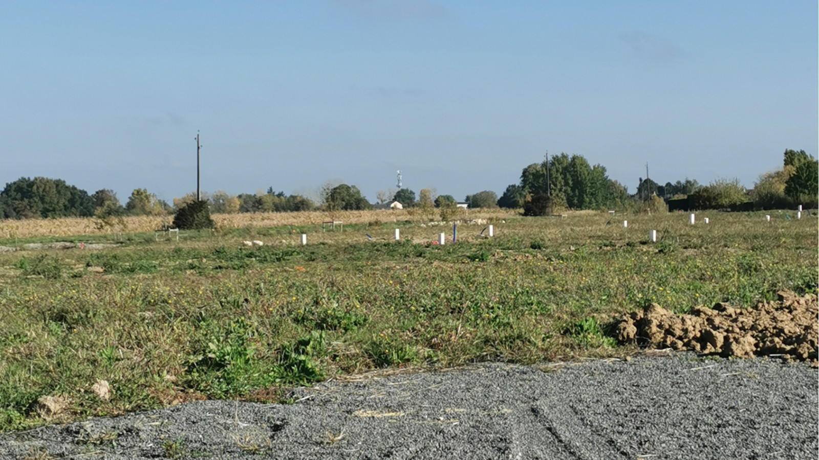 Terrain constructible de 335m2 à Luynes/ image 1