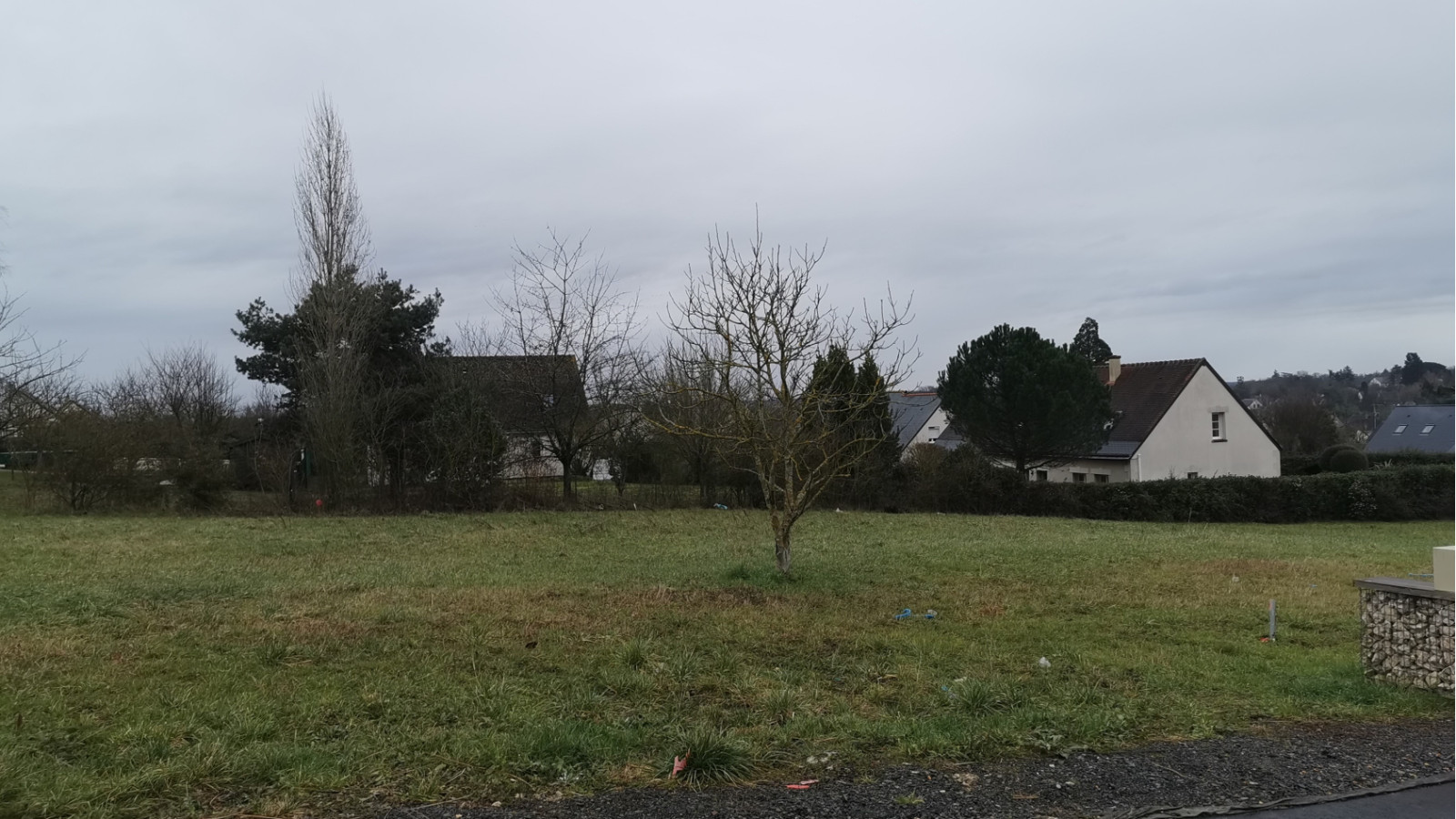 Terrain constructible de 581m2 à Azay-sur-Cher/ image 1