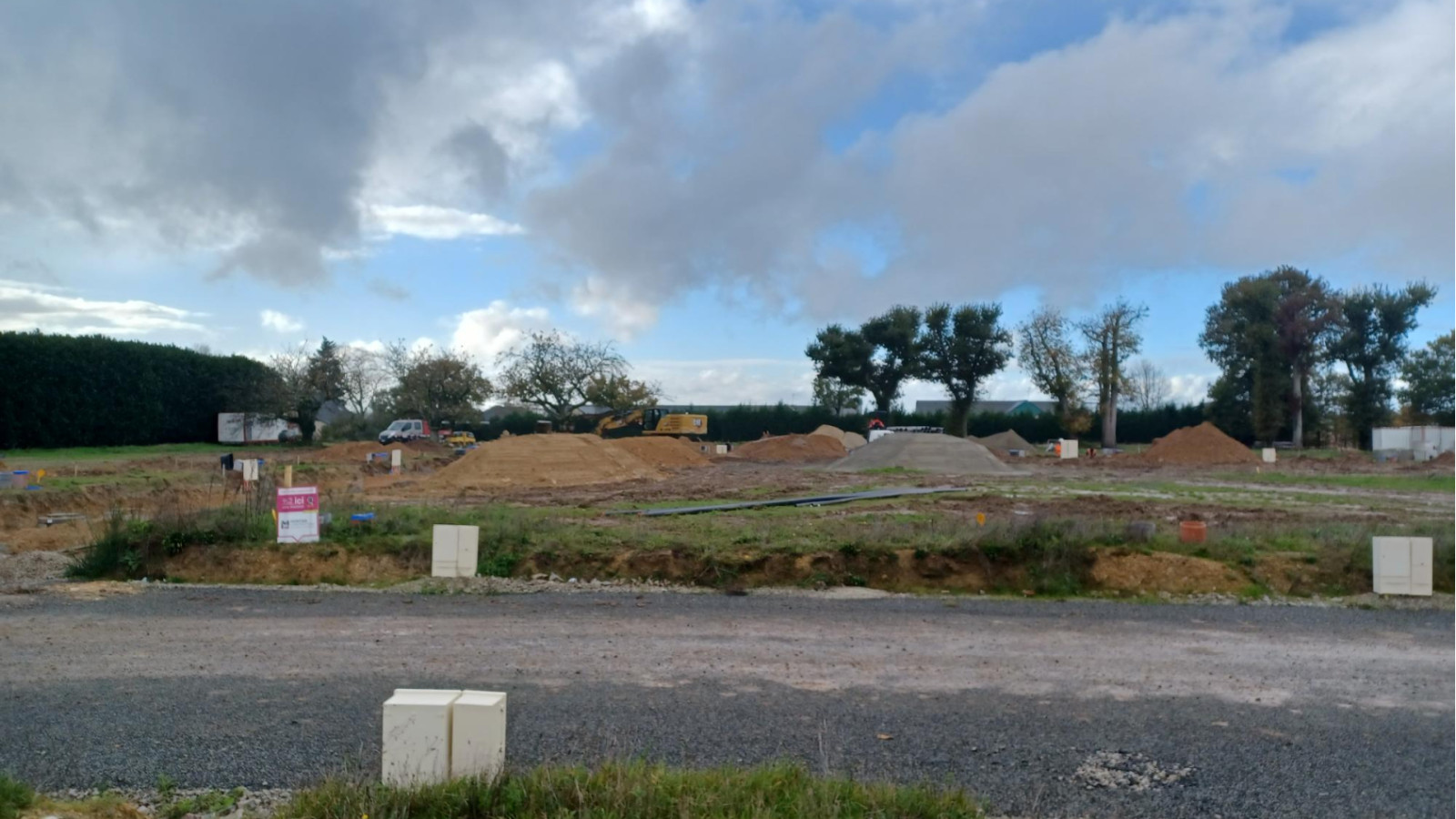 Terrain constructible de 320m2 à Crevin/ image 1
