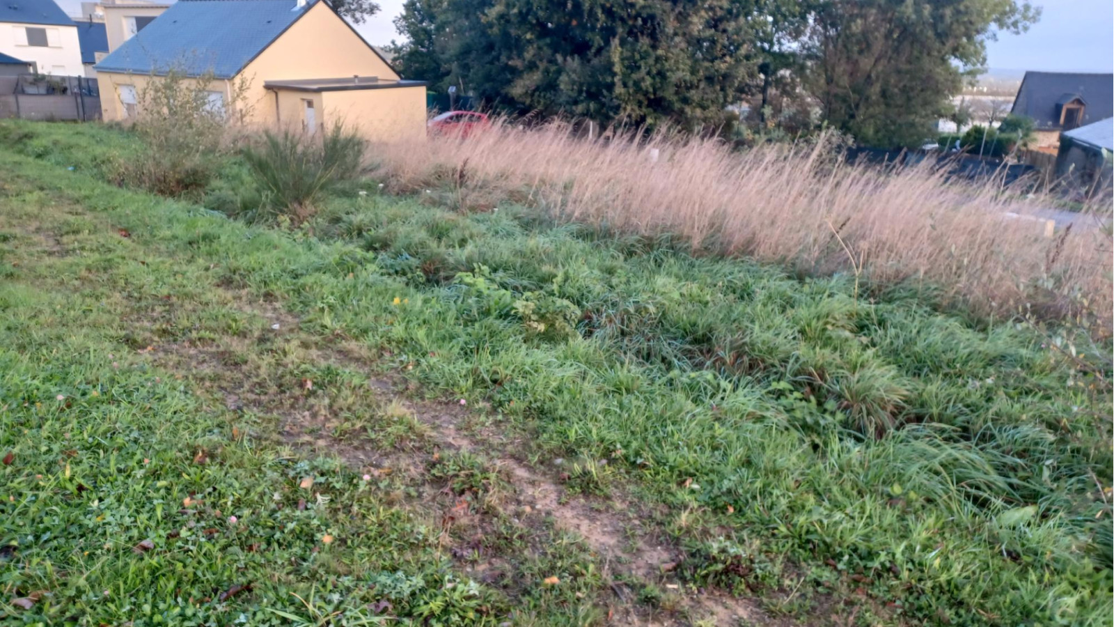 Terrain constructible de 340m2 à Parthenay-de-Bretagne/ image 1