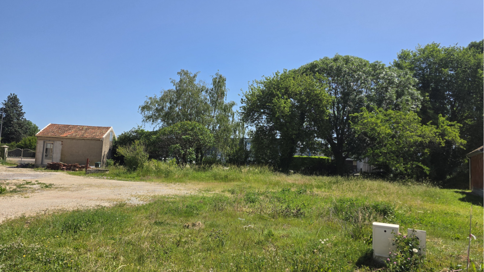 Terrain constructible de 760m2 à Sainte-Marie-la-Blanche/ image 1