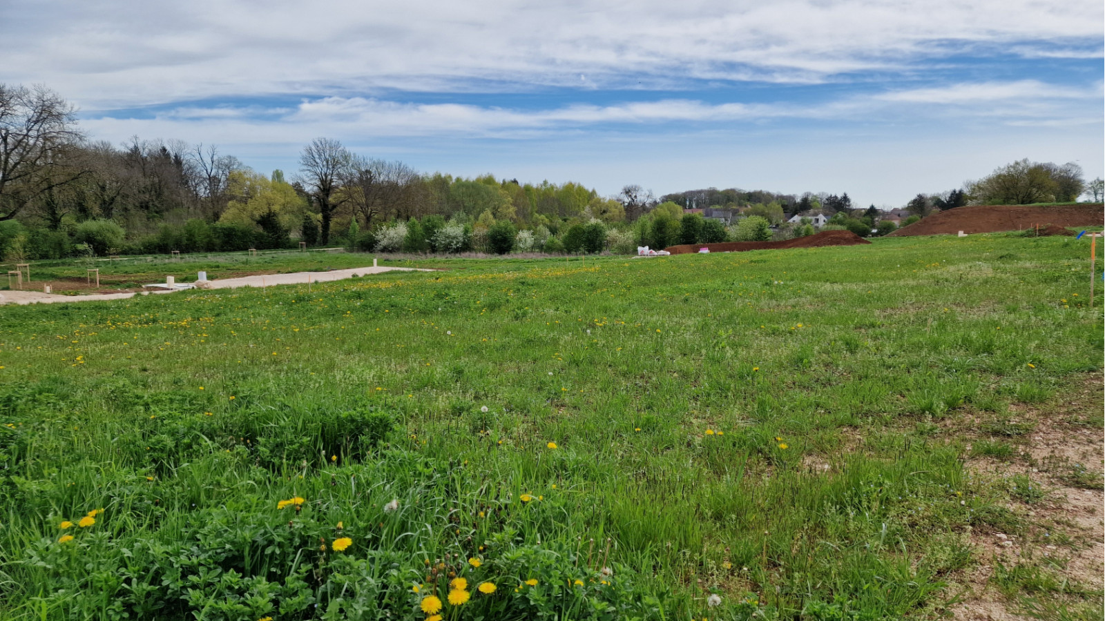 Terrain constructible de 658m2 à Bretigny/ image 1