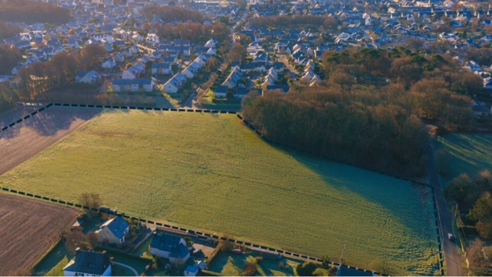 Terrain constructible de 415m2 à Guidel/ image 1