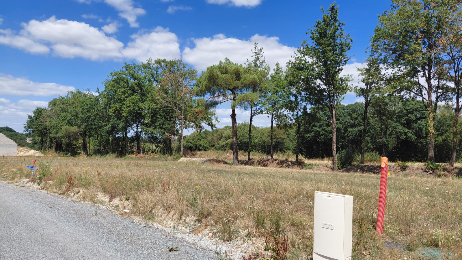 Terrain constructible de 460m2 à Le Pertre/ image 1