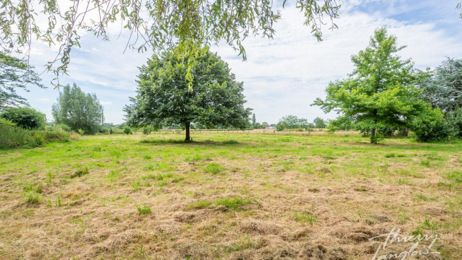 Terrain constructible de 500m2 à Charentilly/ image 1