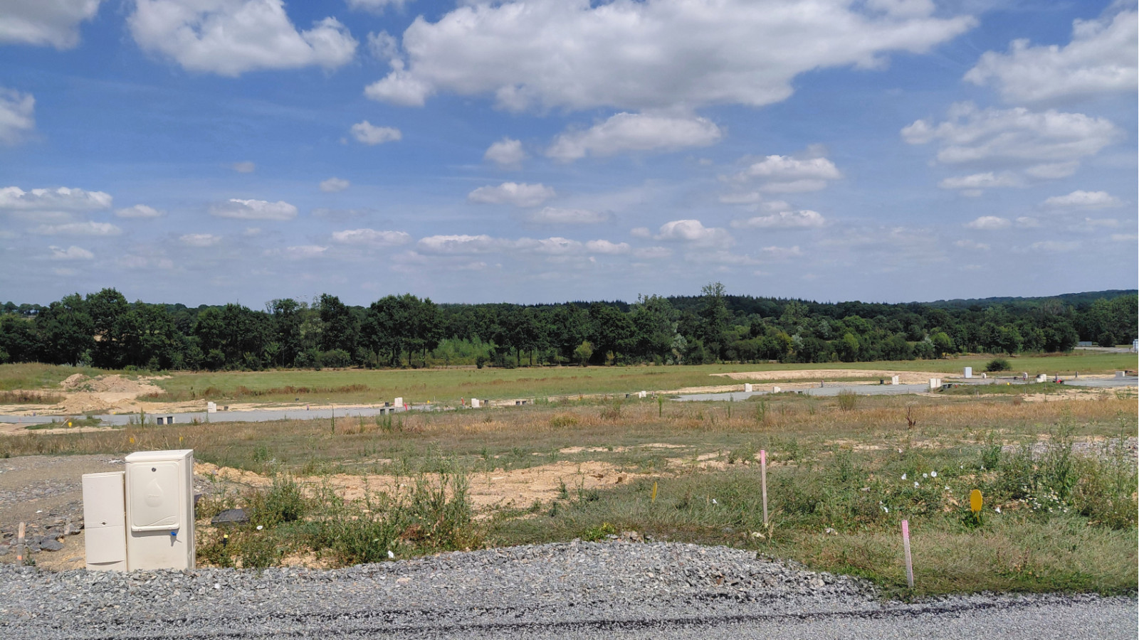 Terrain constructible de 426m2 à Saint-Germain-en-Coglès/ image 1
