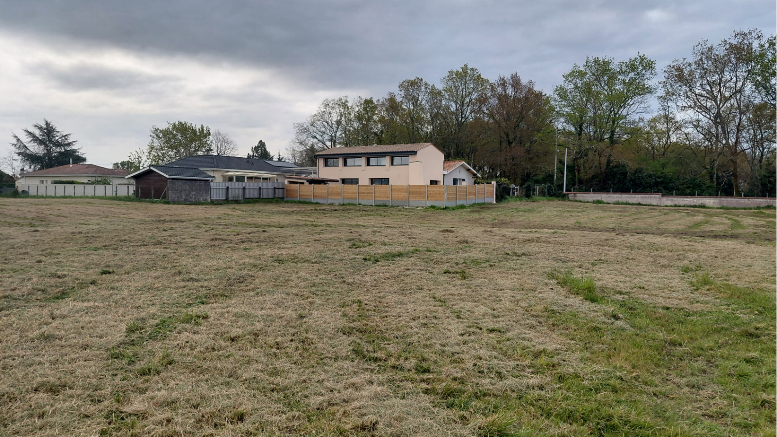 Terrain constructible de 602m2 à Canéjan/ image 1