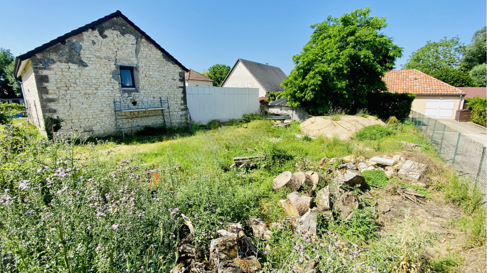 Terrain constructible de 356m2 à Izier/ image 1