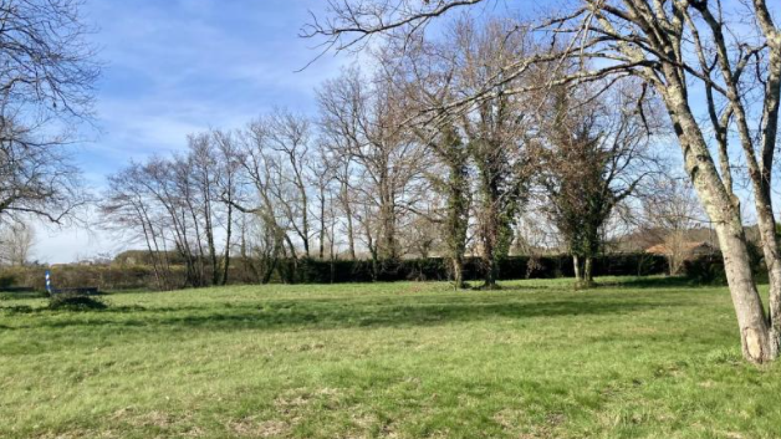 Terrain constructible de 637m2 à Margaux-Cantenac/ image 1