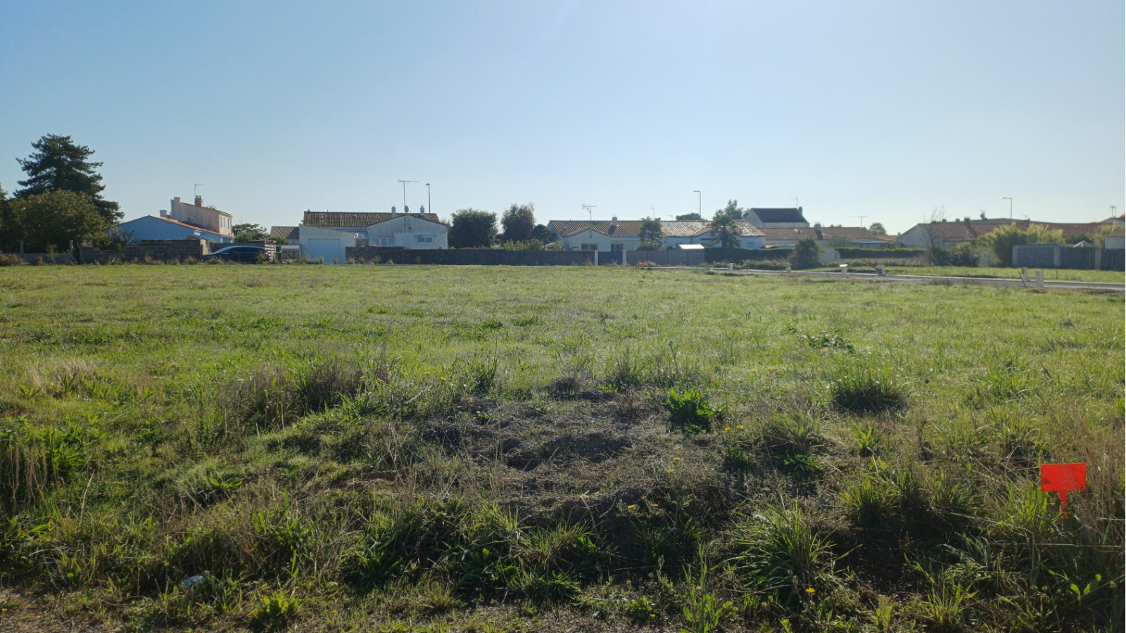 Terrain constructible de 438m2 à Martinet/ image 1