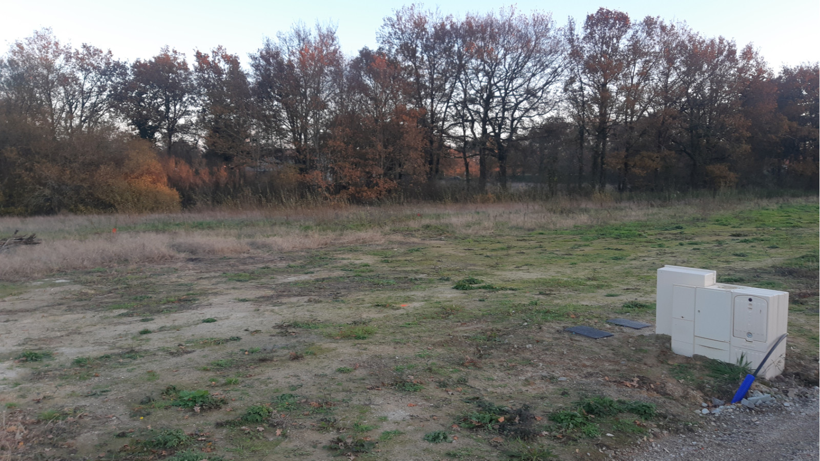 Terrain constructible de 333m2 à Torcé/ image 1