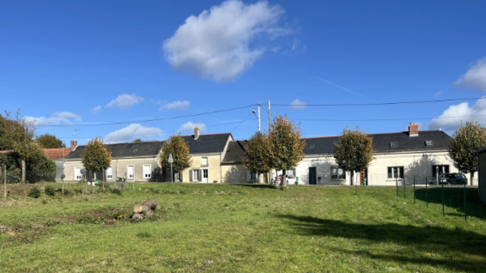 Terrain constructible de 595m2 à Jarzé Villages/ image 1