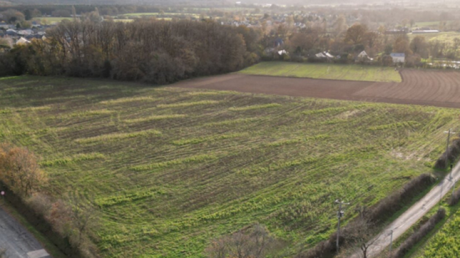 Terrain constructible de 435m2 à Feneu/ image 1
