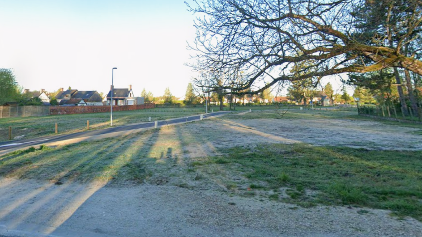 Terrain constructible de 645m2 à Nouan-le-Fuzelier/ image 1