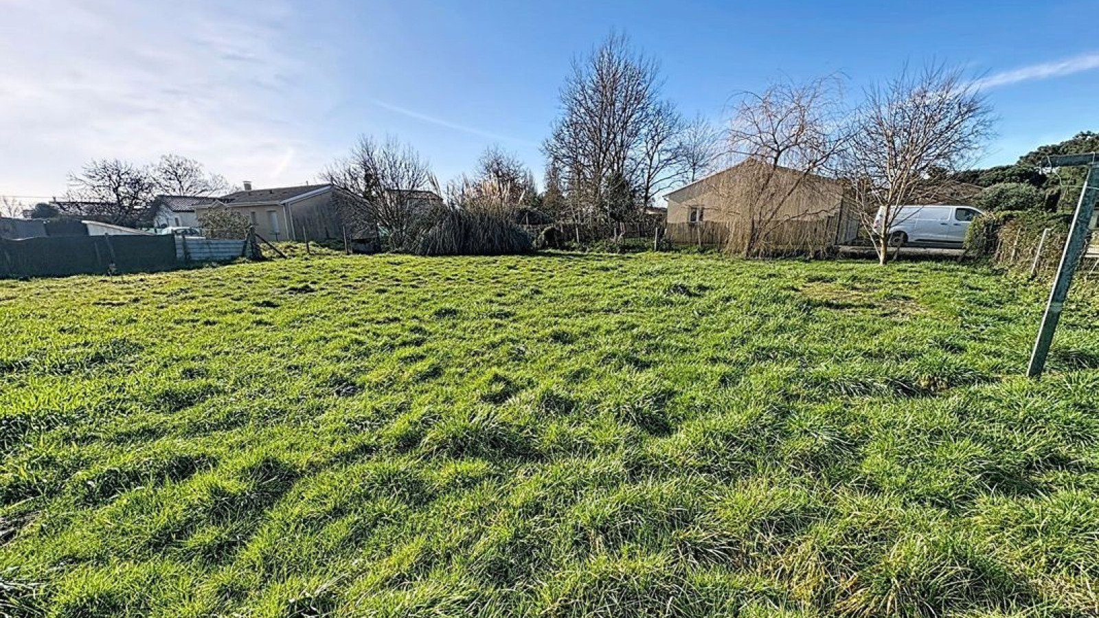Terrain constructible de 645m2 à La Brède/ image 1