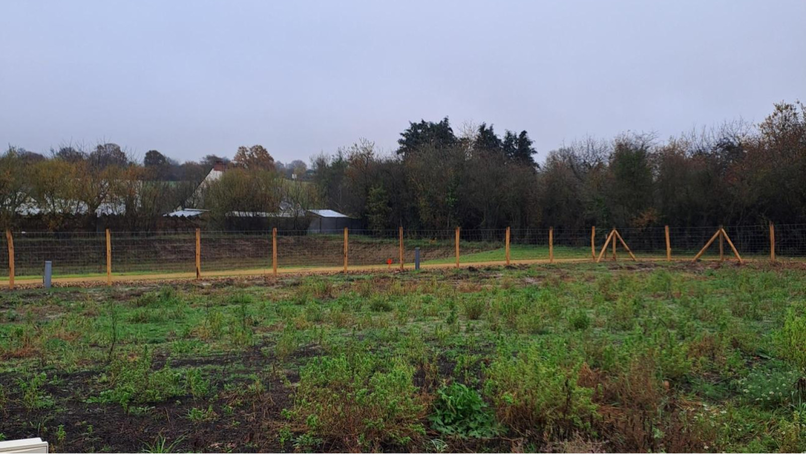 Terrain constructible de 449m2 à Segré-en-Anjou Bleu/ image 1