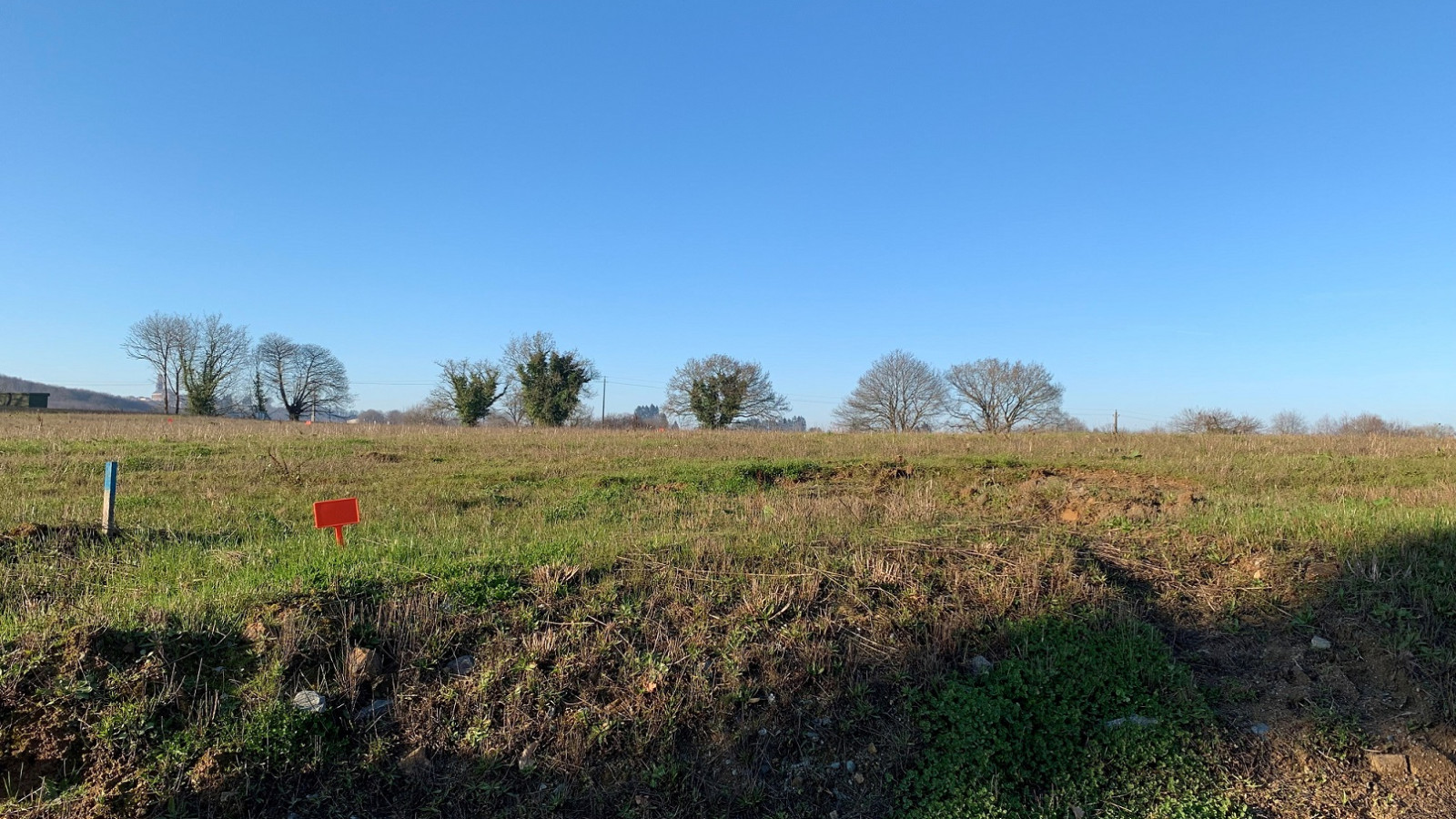 Terrain constructible de 407m2 à Arbanats/ image 1