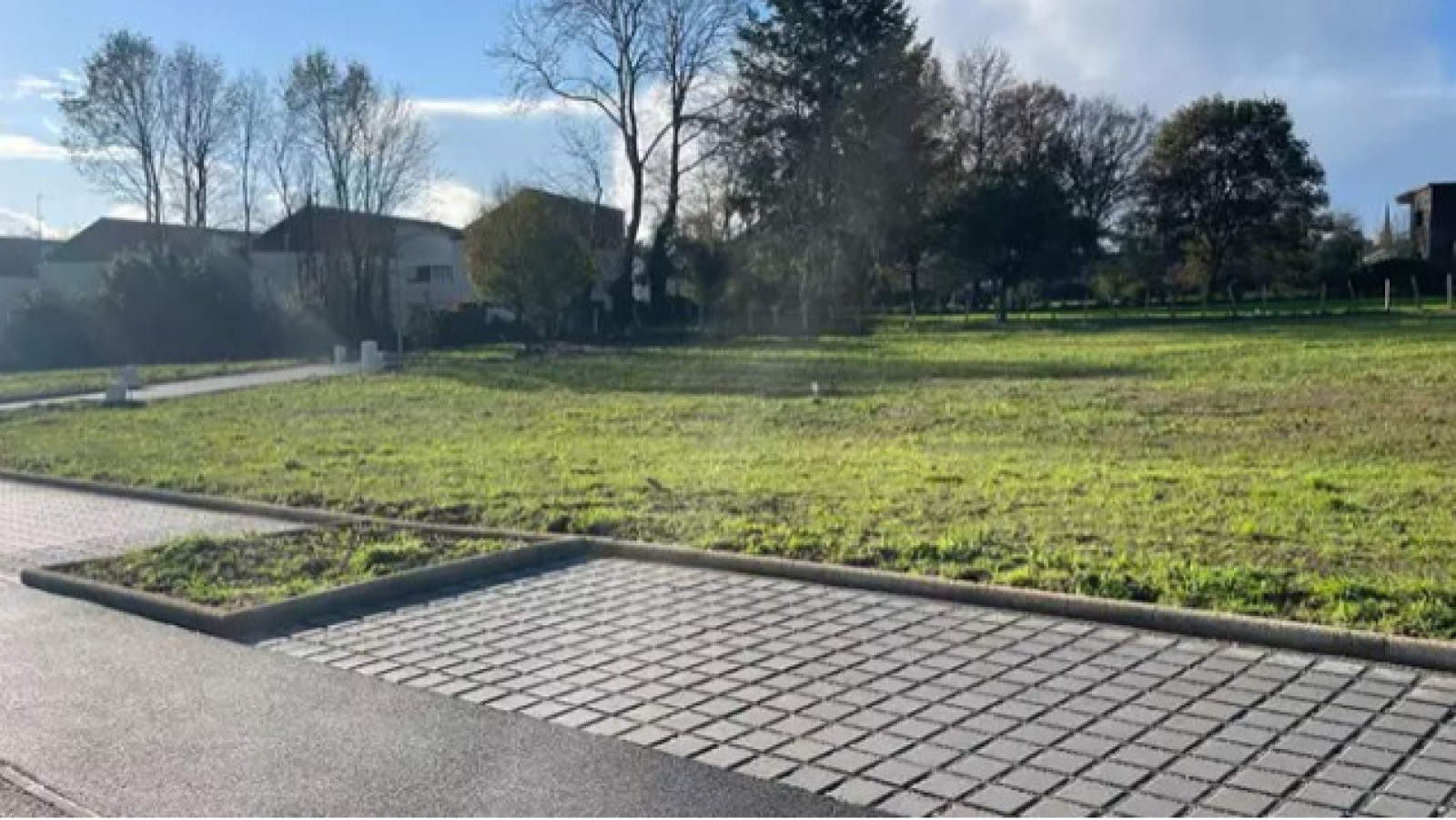 Terrain constructible de 482m2 à Brandivy/ image 1