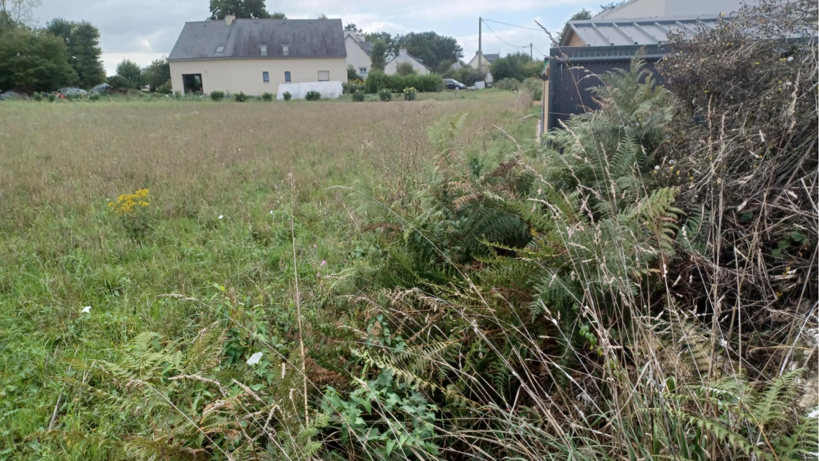 Terrain constructible de 423m2 à Sens-de-Bretagne/ image 1
