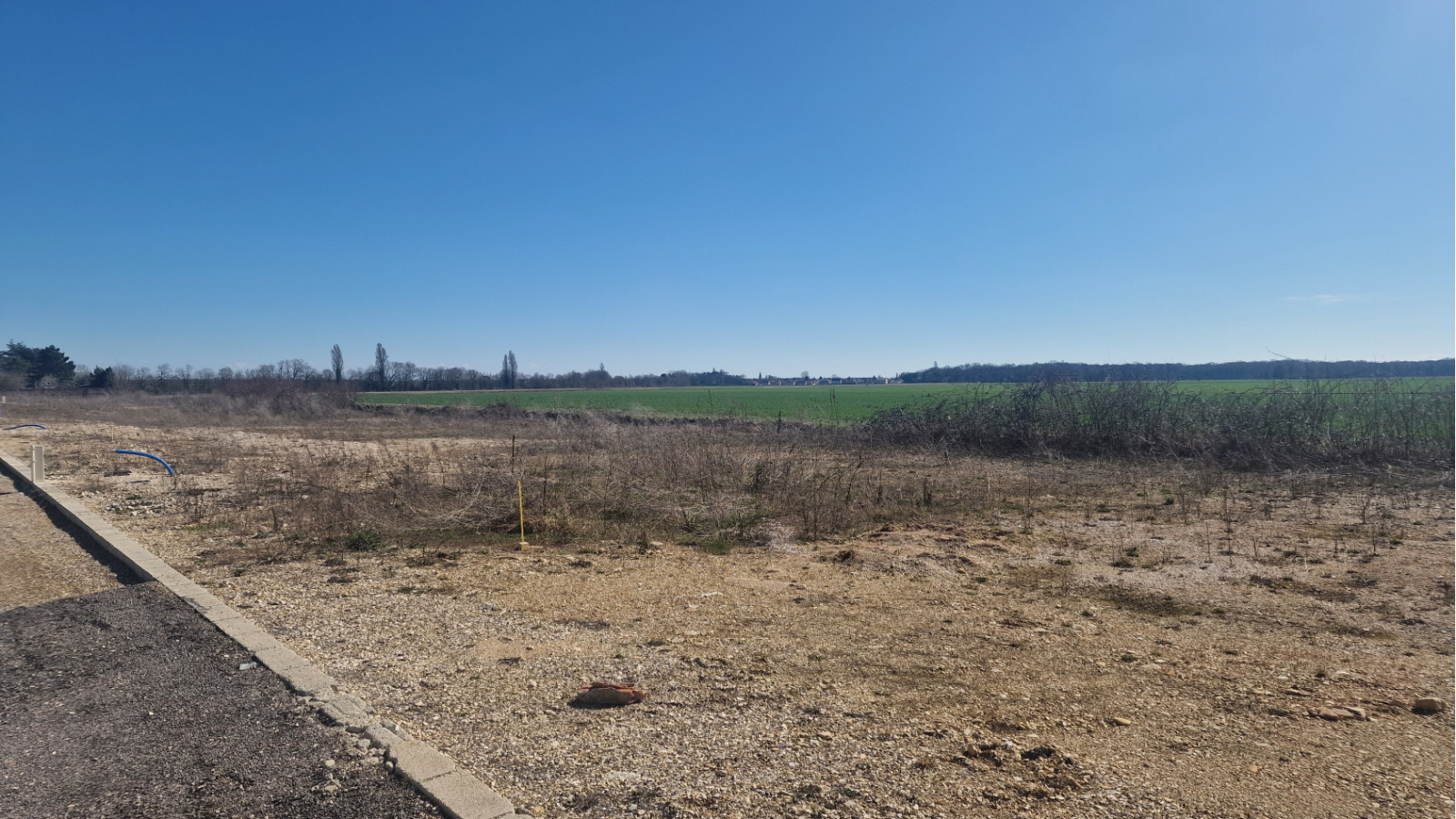 Terrain constructible de 521m2 à Arc-sur-Tille/ image 1