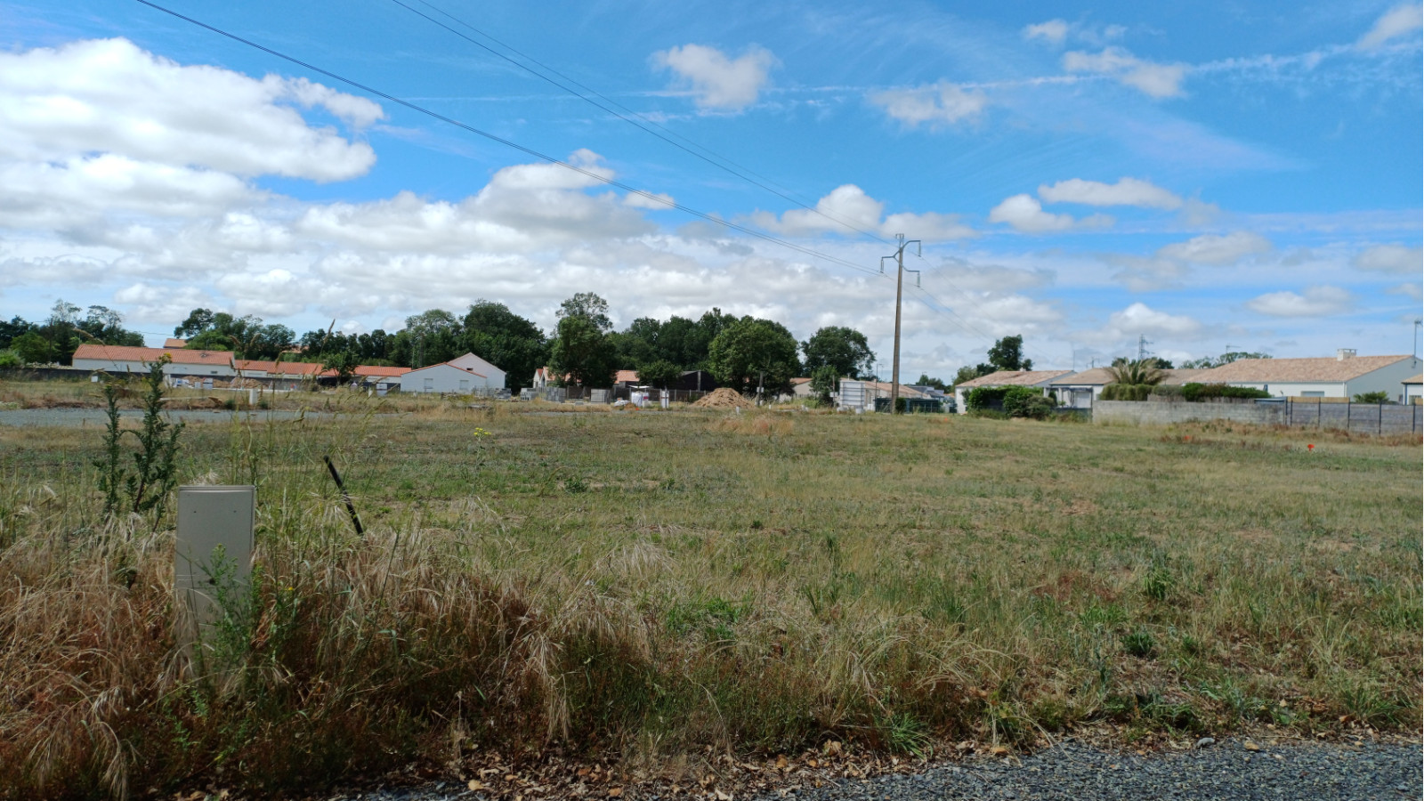 Terrain constructible de 321m2 à Saint-Mathurin/ image 1