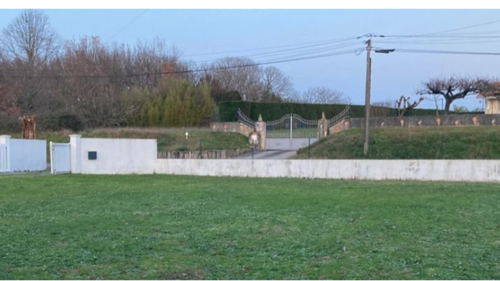 Terrain constructible de 555m2 à La Sauve/ image 1