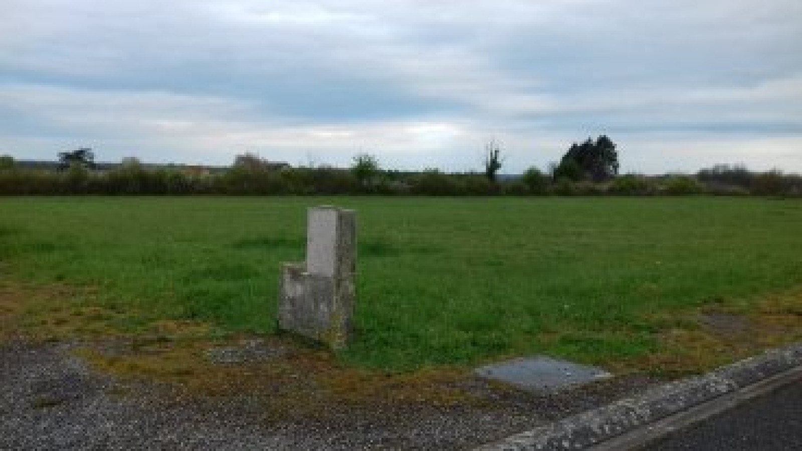 Terrain constructible de 550m2 à Saint-Martin-la-Pallu/ image 1
