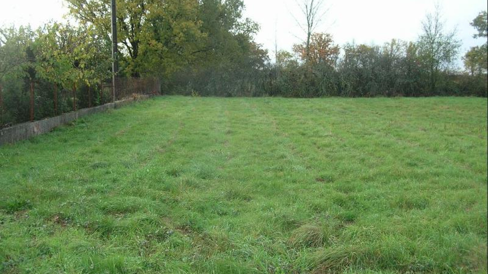 Terrain constructible de 650m2 à Coteaux-sur-Loire/ image 1