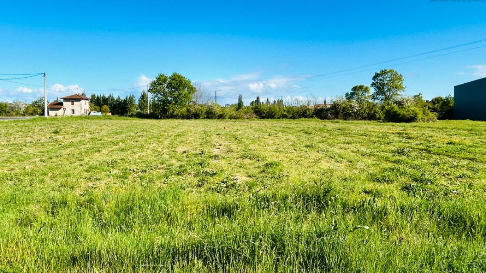 Terrain constructible de 736m2 à Tizac-de-Lapouyade/ image 1