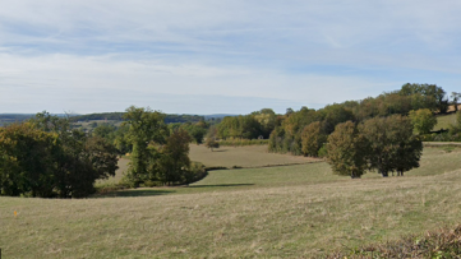 Terrain constructible de 2639m2 à Corbigny/ image 1