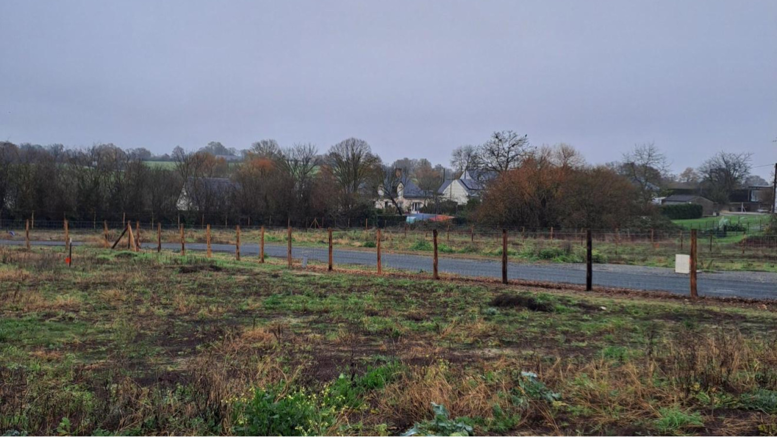 Terrain constructible de 366m2 à Segré-en-Anjou Bleu/ image 1