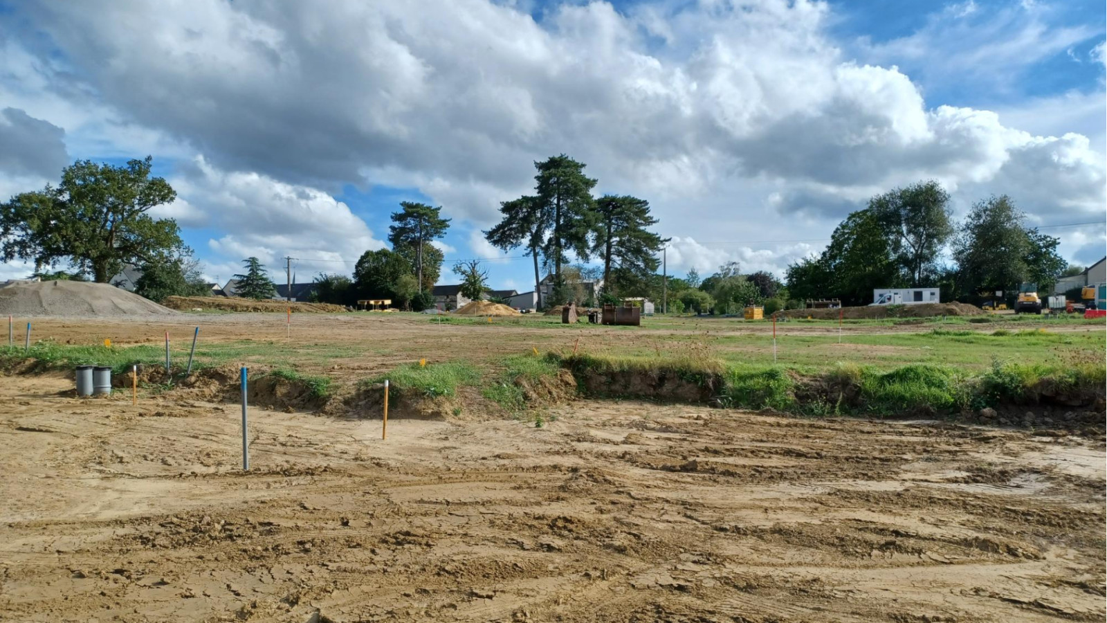 Terrain constructible de 424m2 à Soulaire-et-Bourg/ image 1