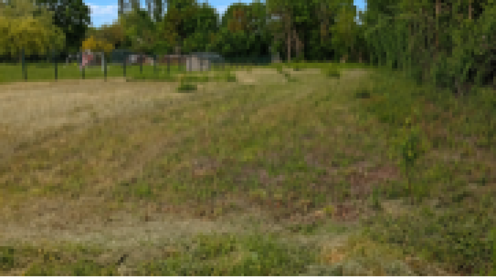 Terrain constructible de 582m2 à Escamps/ image 1