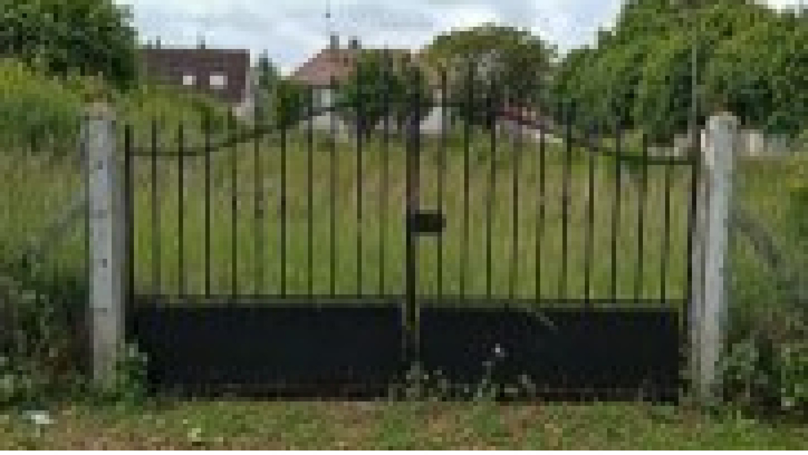 Terrain constructible de 794m2 à Champs-sur-Yonne/ image 1