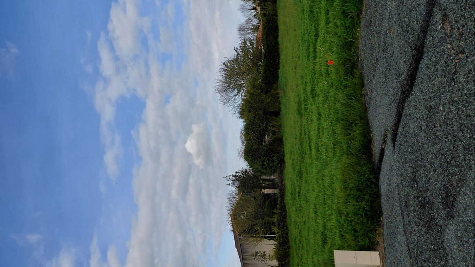 Terrain constructible de 599m2 à La Bretonnière-la-Claye/ image 1