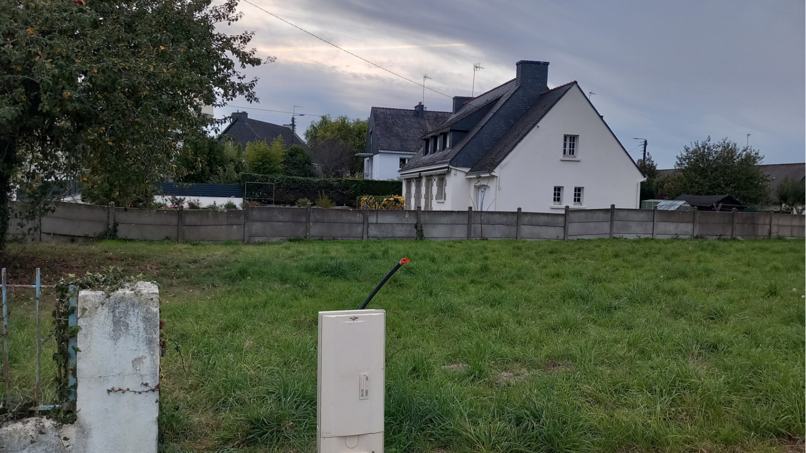 Terrain constructible de 454m2 à Monterblanc/ image 1